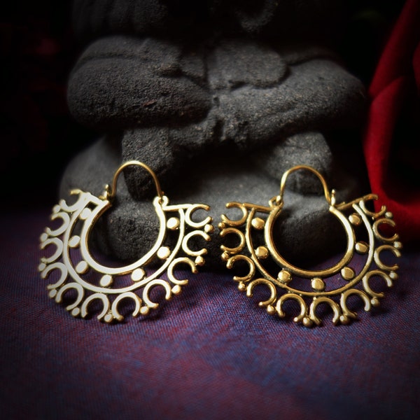 Boucles d'oreille dorées demi mandala indiennes en laiton - Earrings golden  ethnic Brass tribal Indian Bohemian hoops
