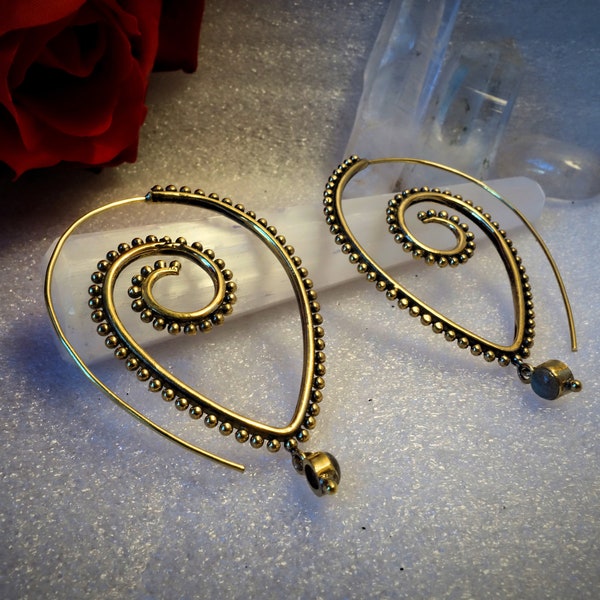 Boucles d'oreille spirales goutes dorées créoles bohèmes indiennes tribales en laiton - Earrings golden brass hoops tribal Indian Bohemian