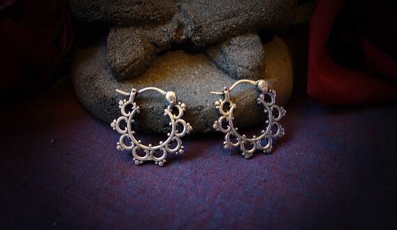 Boucles Doreille Plaquées Argent Fleur De Lotus Soleil Bohème Earrings Silver Plated Lotus Flower Sun Indian Hoops