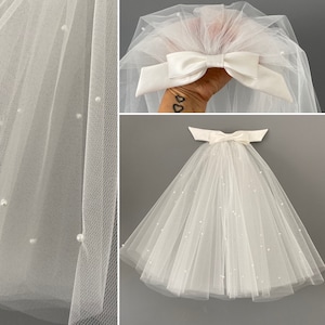 Beautiful soft tulle 2 full wedding veil layer short wedding veil with scattered pearls and a narrow satin bow on the hair comb