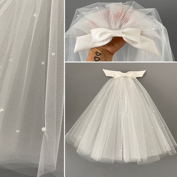 Short bouffant veil with long bow with Pearl detail