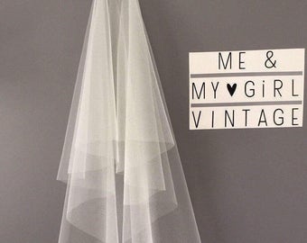 Velo de boda cortado con bordes transparentes y simples