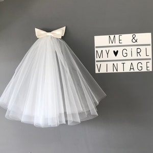 60s style bouffant short veil with double bow image 2