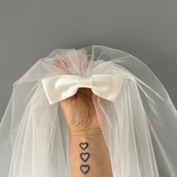 Long 2 layer bow bouffant veil elbow length 30"