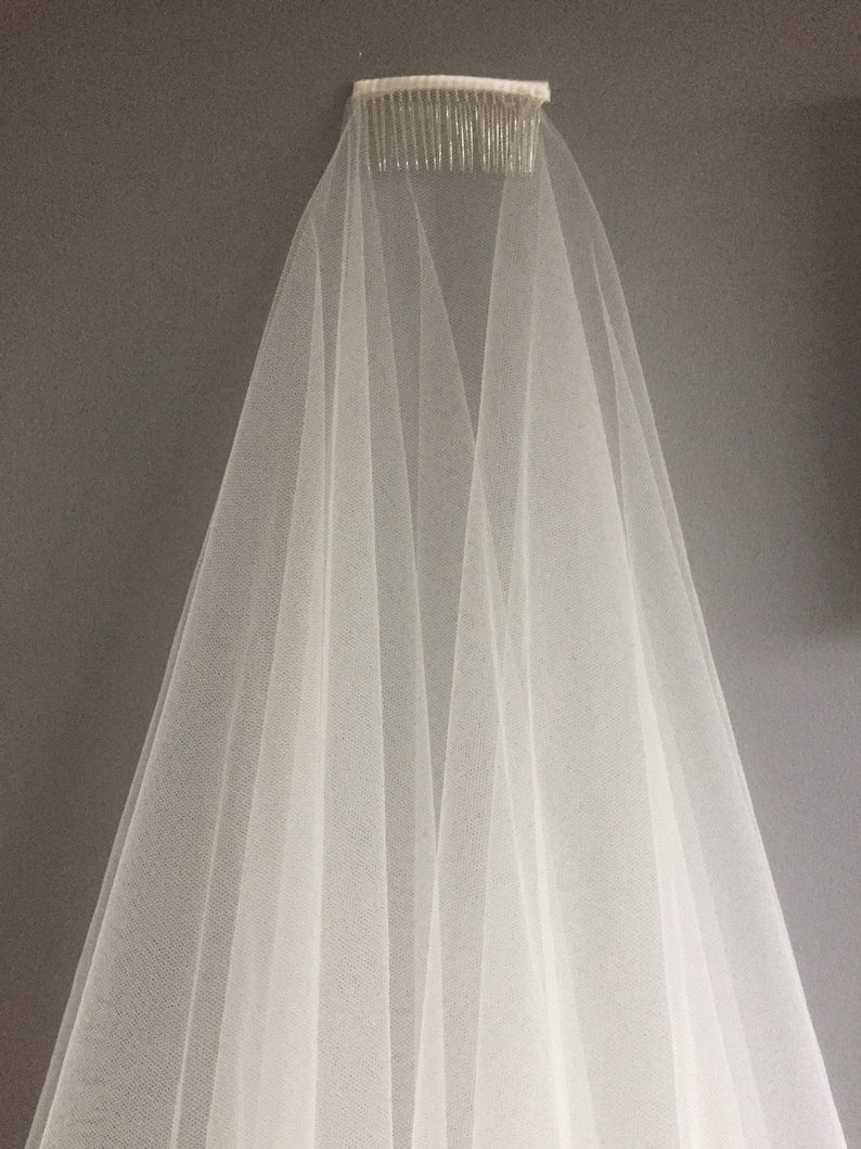 Cut edged sheer and simple wedding veil image 2