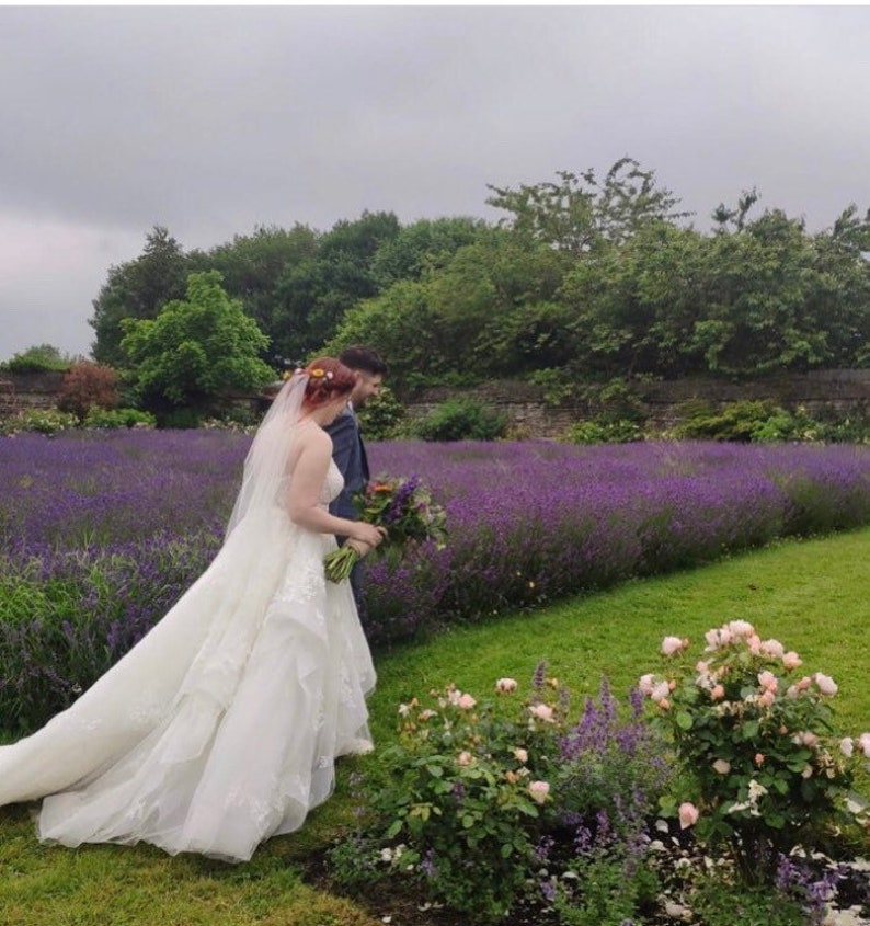 Cut edged sheer and simple wedding veil image 7