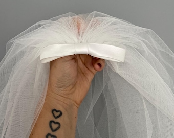 Narrow bow double layer short veil