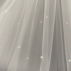 Short bouffant veil with long bow with Pearl detail image 3