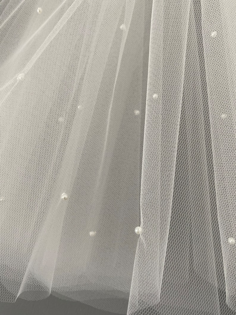 Short bouffant veil with long bow with Pearl detail image 3