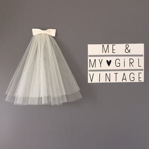 Short 60s Style Veil with bow detail