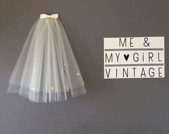 2 layered short 50s style veil with Star Sequin Detail
