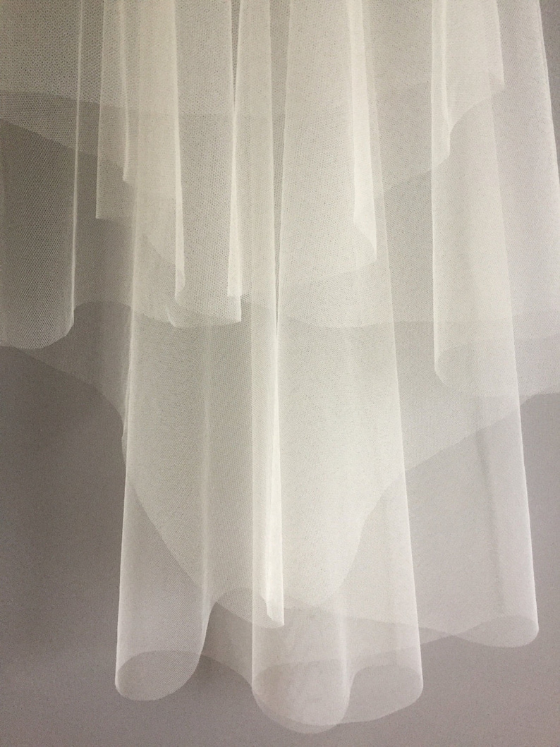 Cut edged sheer and simple wedding veil image 3