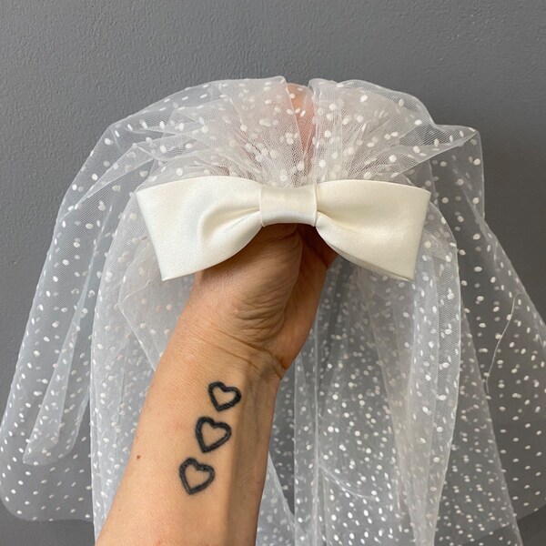 Polka Dot Veil with Bow Detail, 60s style dotty veil