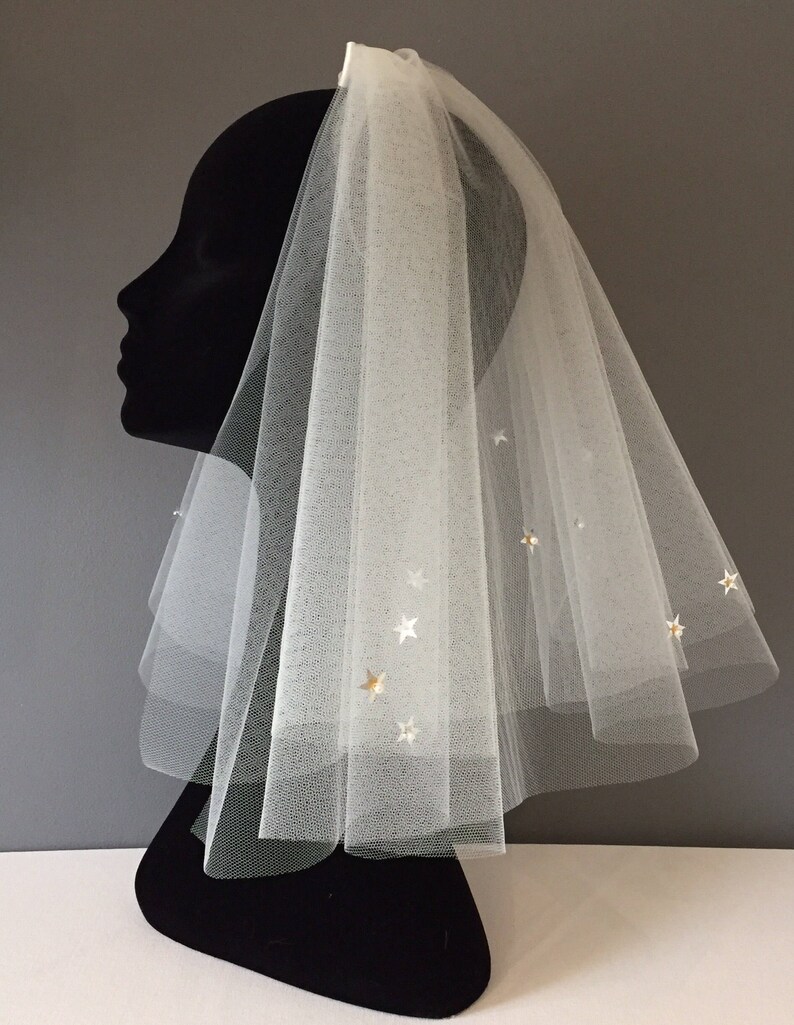 2 layered short 50s styke veil with Star Sequin Detail