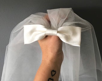 Short wedding bow veil 60s style
