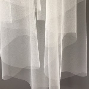 Cut edged sheer and simple wedding veil image 5