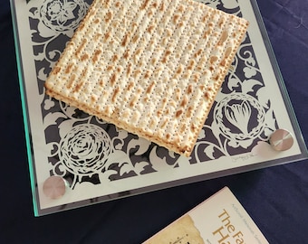 Matzah Plate, Papercut and Glass Pesach Tray, Ha Lachma Matzoh platter, Glass Matzah Tray, Judaica Gift, Passover Seder Table Decor, Pesach