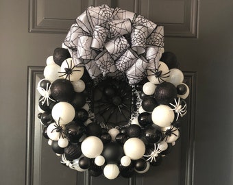 Halloween Wreath, Halloween Decor, Spider Wreath, Ornament Wreath, Bulb Wreath, Scary Wreath, Haunted Wreath