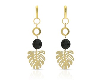 Golden brass monstera earrings, golden earrings with onyx, gold and black, minimalist earrings, long earrings, floral inspiration jewelry