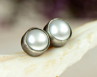 Earrings with pearls, silver stick type earrings, stud pearl earrings, elegant earrings, sterling silver, wedding jewelry, wedding accessory