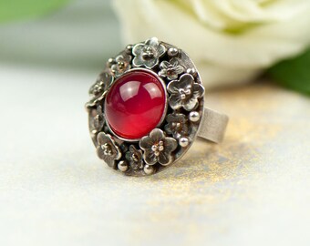 Silver ring with red agate, metalwork ring with red gemstone, silver ring with floral pattern, handmade silver ring with round red agate