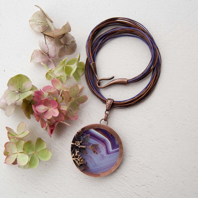 Copper pendant with purple agate, pendant with floral design, violet agate, elegant necklace, round pendant, necklace for mothers day immagine 3