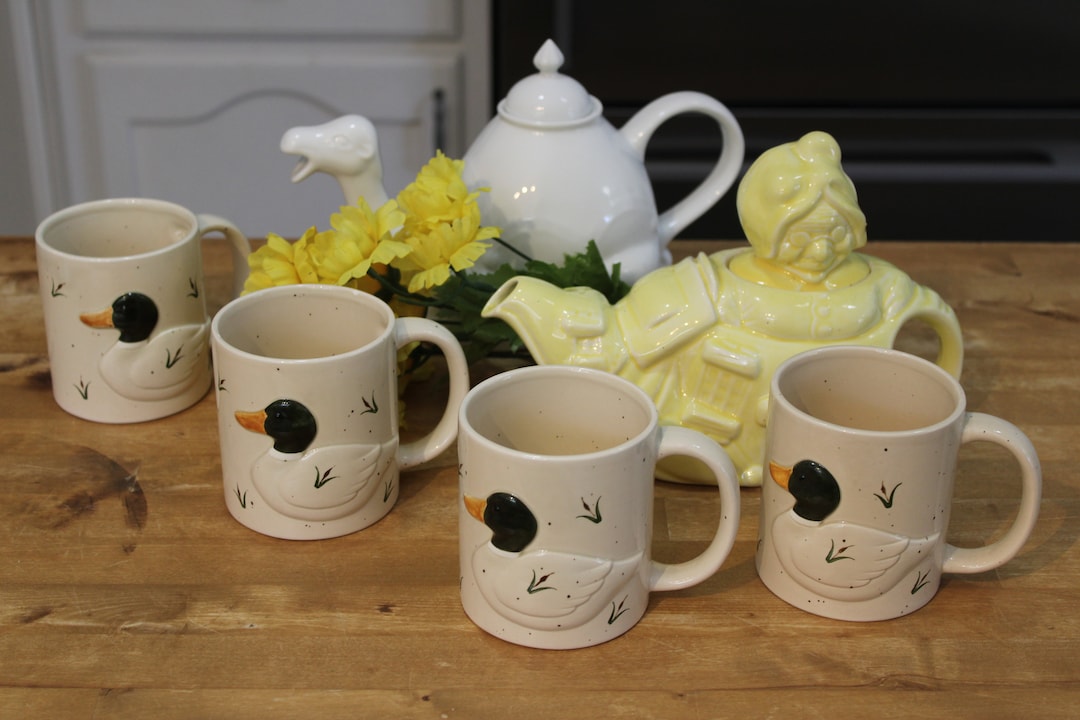 Vintage Novelty Ware Ceramics Teapots & Mugs Yellow Old Women Who Lived