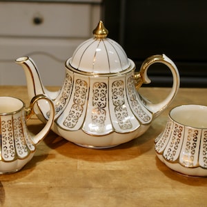 VINTAGE SADLER CAROUSEL Bell - Shaped Marquee Gold Set Tea Service  - Teapot, Creamer and Sugar Bowl