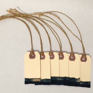 Etiqueta de regalo de paquete azul, etiquetas de regalo de tela africana azul y blanca con hilo dorado, etiquetas de regalo navideñas para artículos de fiesta, papel de regalo de Navidad o Hanukah