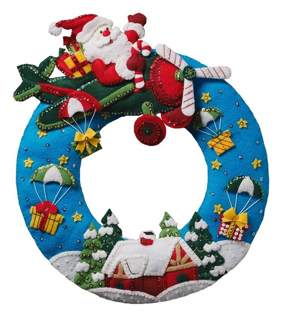 BUCILLA AIRPLANE SANTA FELT EMBROIDERY BEADED CHRISTMAS WREATH KIT PARACHUTES