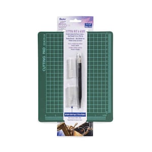 Portable Cutting Mat, 7.5 x 9 Inches, Cutting Mat Set with Knife and Blades, Craft Supply
