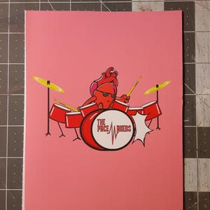 Pode incluir: Cartão rosa com um personagem de coração de desenho animado usando óculos de sol e tocando uma bateria vermelha com pratos amarelos. O texto "THE PACEMAKERS" está no bumbo.