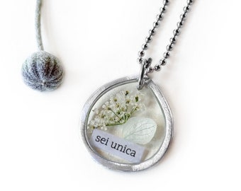 Customizable handmade accessories and bijoux with graphics and quotes