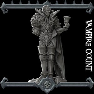 Könnte beinhalten: Eine graue bemalte Miniaturfigur eines Vampirgrafen, der einen langen schwarzen Mantel trägt und einen Kelch hält. Die Figur steht auf einem Sockel mit einem Schädelmotiv. Der Text "Vampire Count" ist im Hintergrund sichtbar.