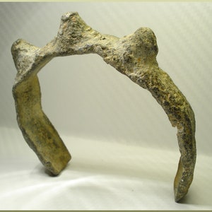 Exceptionally Rare  VIKING Era Lead Bracelet with three Spikes on top - year 880 - 1100 AD, 9th - 11th Century