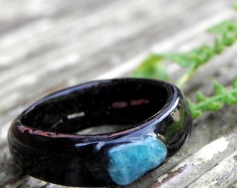 Zwarte houten ring met aquamarijn
