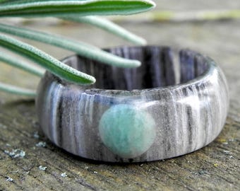 Wood ring with mint amazonite