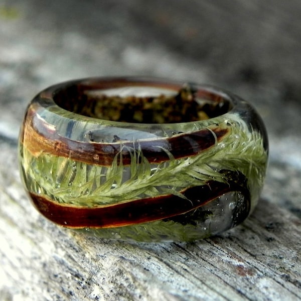 Moss wood ring, resin band with lichen and forest bark