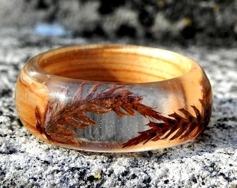 Light oak ring with forest fern
