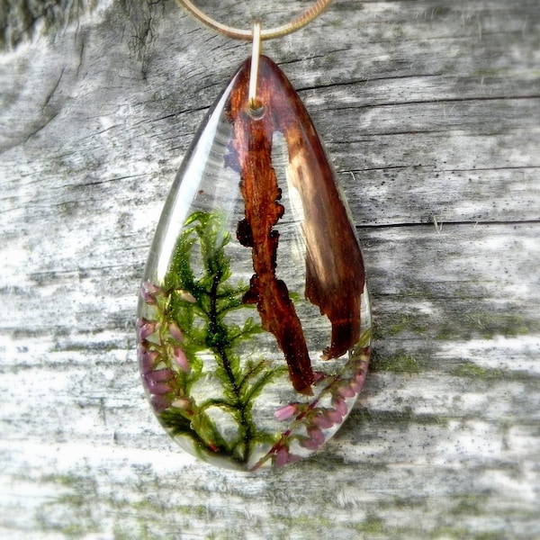 Heather flower pendant, Moss wood pendant, Wood  heather necklace, Flower resin pendant, Nature forest pendant, Anniversary wood necklace