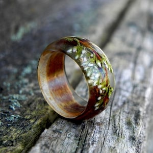 Bague en bois fleur de forêt pour femme, bague en bois de bruyère, bague en bois de mariage nature, bague en écorce de bois courbé, bague en résine fleur blanche, bijoux en bois
