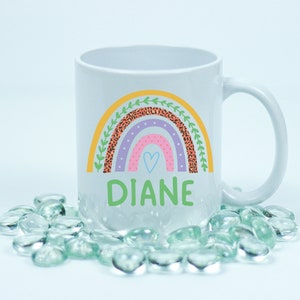 Personalisierte Regenbogen Tasse, individuelle Namenstasse, personalisiertes Geschenk für Mama, personalisierte Kaffeetasse, Becher für Mitarbeiter Geschenk individuelle Teetasse Geschenk