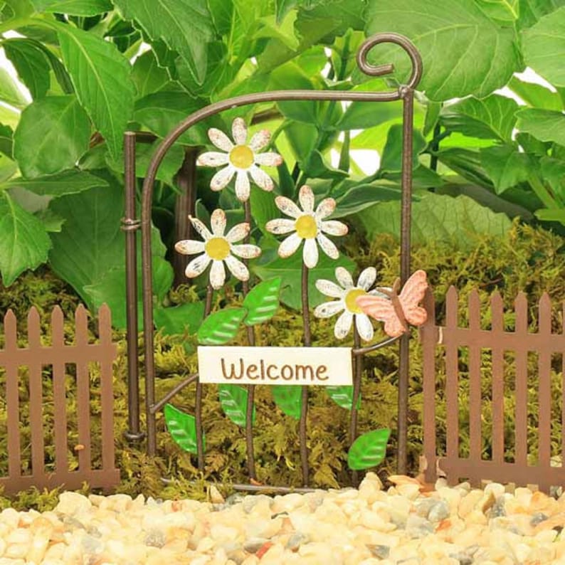 Dollhouse Miniature or Fairy Garden Metal Gate Pick with Daisies /& Butterfly