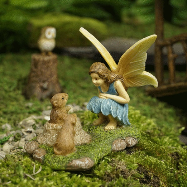 Feen und Waldfreunde, Elfe im Chat mit kleinen Gophers, Fairy Small Talk, Miniatur Fee, The Fairy Garden UK