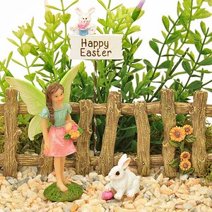 Frohe Ostern Kollektion, Osterfee mit Korb, Osterhase, Osterei, Schild, Zaun, Miniatur Osterkollektion, Osterfeegarten