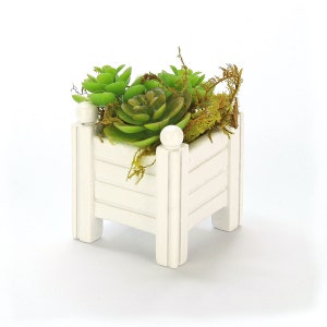 Miniatur-Überpflanzung aus Holz mit künstlichen Sukkulenten Pflanzen, Fairy Garden Planter, Fairy Garden Accessoire, The Fairy Garden by Jennifer