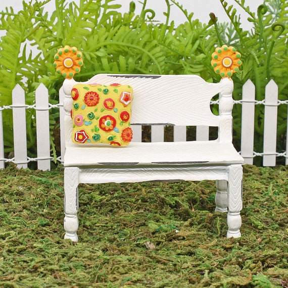 Pretty garden online bench