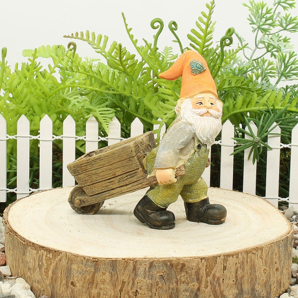 Zwerg mit Schubkarre aus Holz, Miniatur Gartenzwerg Figur, Feengarten Accessoire, The Fairy Garden DE