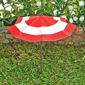 Puede incluir: Paraguas de patio en miniatura a rayas rojas y blancas para un jard&iacute;n de hadas o una casa de mu&ntilde;ecas.
