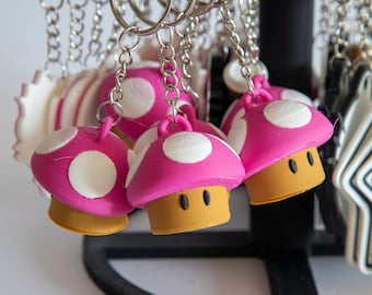 Sube de nivel tus llaves: Llavero, collar y accesorios para mochila con forma de hongo de Super Mario Bros.